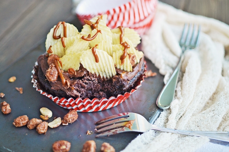 Chocolate Buttermilk Cupcakes with Style - @LittleFiggyFood - #LifeWithChocolate