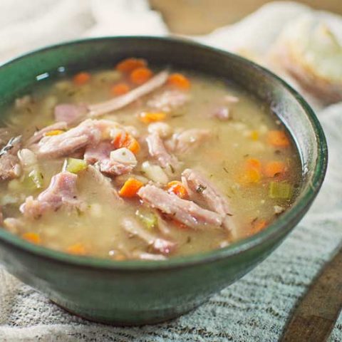 This Ham and Bean Soup recipe is so tasty and warming!!! Recipe @LittleFiggyFood