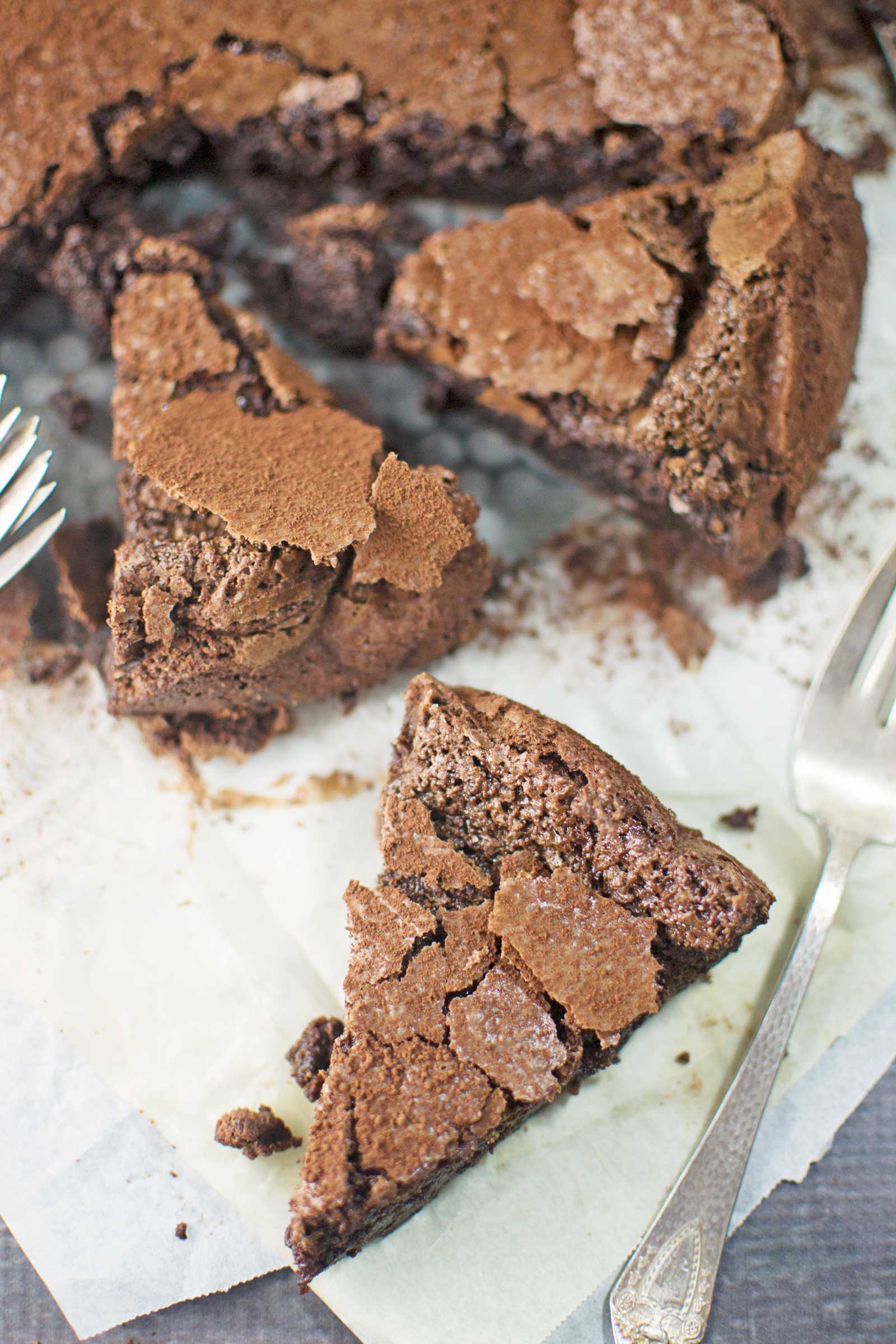 Flourless Chocolate Cake - @LittleFiggyFood - #ChocolateCake