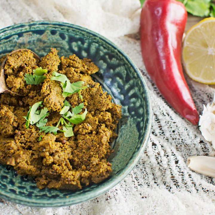 Use this Madras Curry Paste to pimp up your next meal! Recipe @LittleFiggyFood