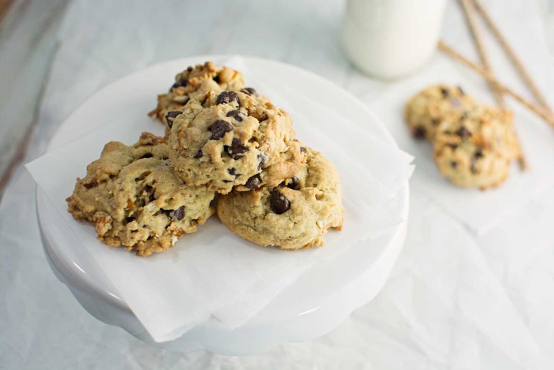Enjoy a tall glass of cold milk with these tasty treats, Chocolate Chip Pretzel Cookies! Recipe @LittleFiggyFood