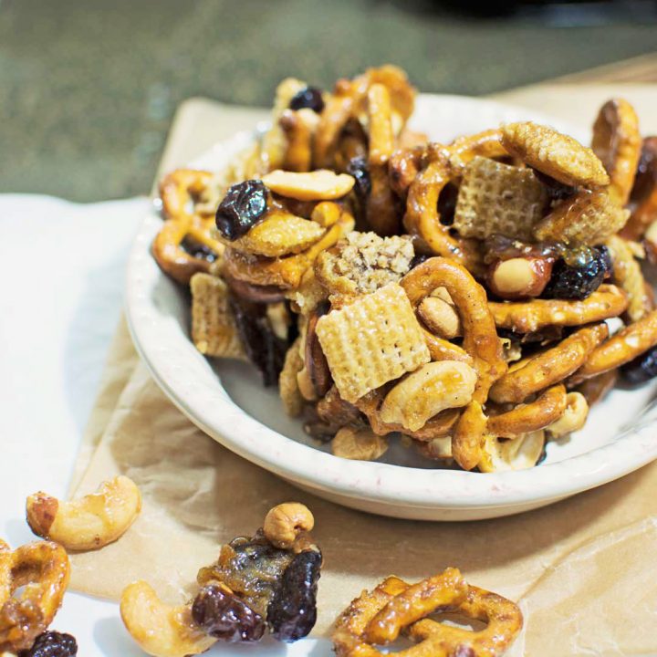 Pretzel Trail Mix Candy, perfect as a gift from the kitchen or as a party food! Recipe @LittleFiggyFood