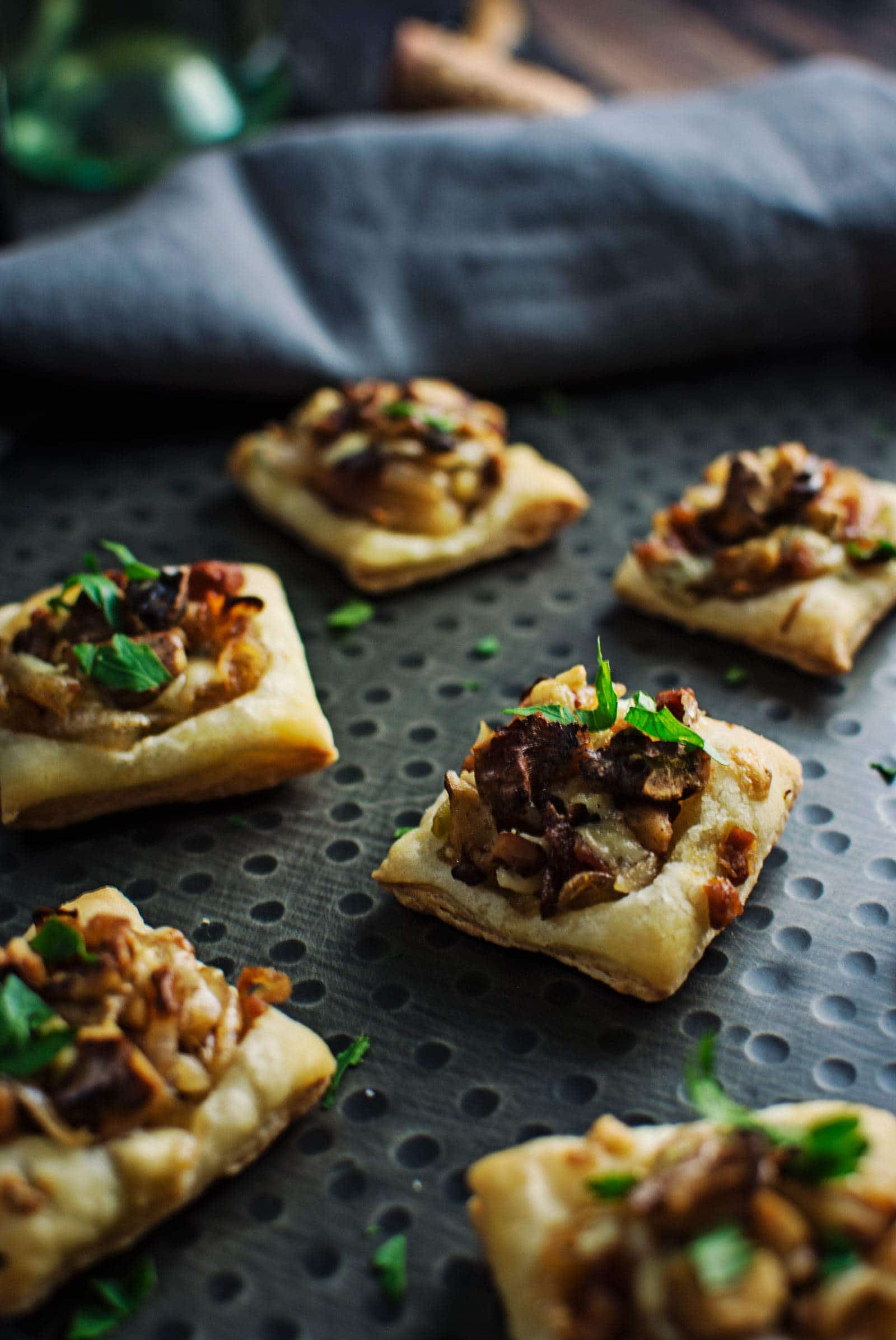 These tasty appetizers, Caramelized Shallot Tarts, are so easy to make and great to share with friends, family and @CavitWines! #Cavitwines #LivetheCavitLife #ad