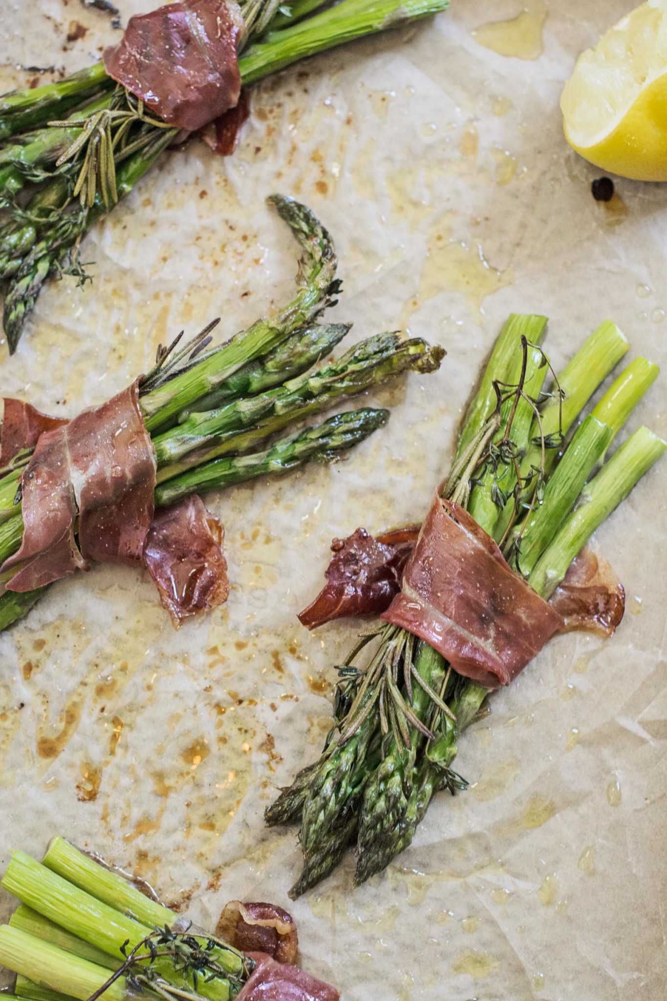 Roasted Asparagus with Prosciutto recipe from @LittleFiggyFood