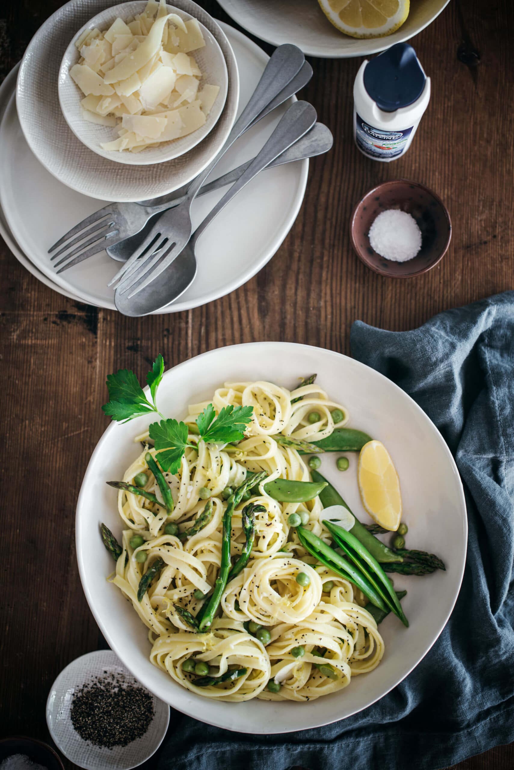 Peas and Asparagus pasta recipe - how to plating a meal