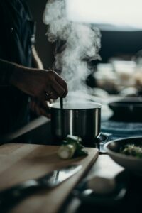 Comparison: Stainless Steel vs. Cast Iron Cookware